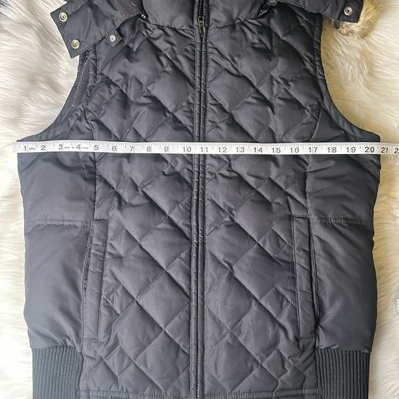 Ann Taylor LOFT  Lined winter vest w/ detachable fur lined Trim size Medium - Picture 6 of 8